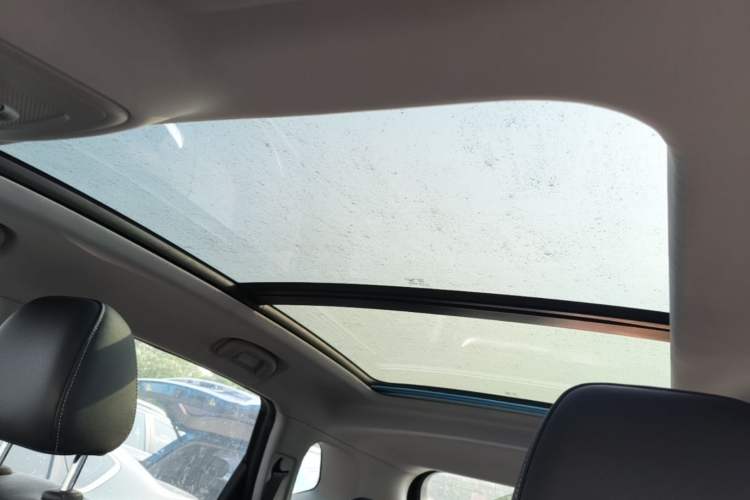 Used Roewe RX5 2016 20T Two-Wheel Drive Automatic Flagship Edition Headliner