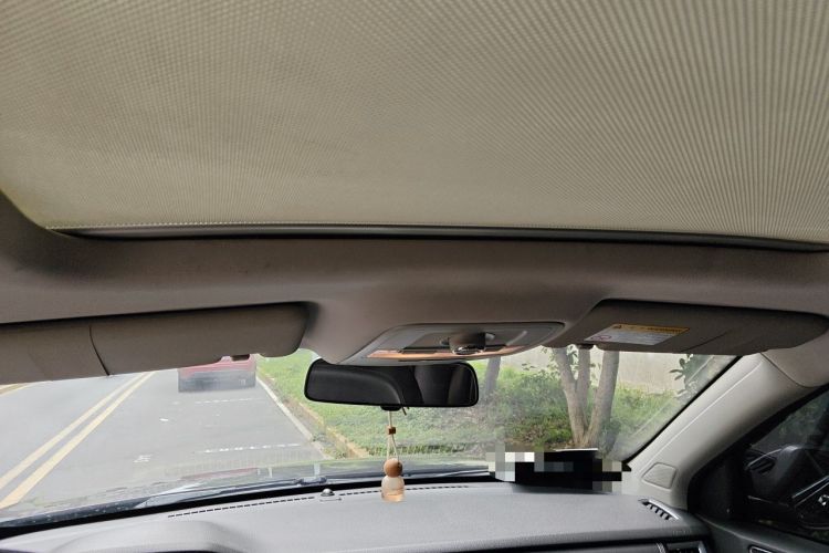 Used Roewe RX5 2016 20T Two-Wheel Drive Automatic Internet Smart Edition Headliner