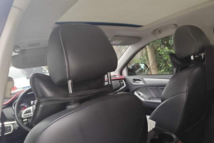 Used Roewe RX5 2016 20T Two-Wheel Drive Automatic Internet Smart Edition Headliner