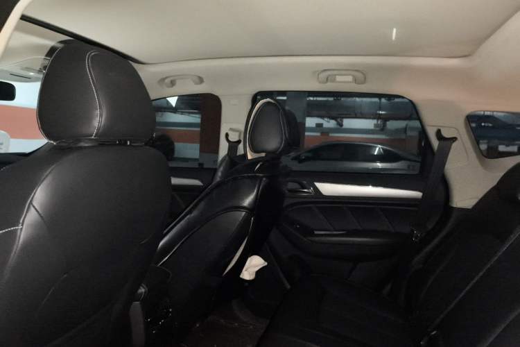 Used Roewe RX5 2016 20T Two-Wheel Drive Manual Transmission Internet Smart Edition Headliner