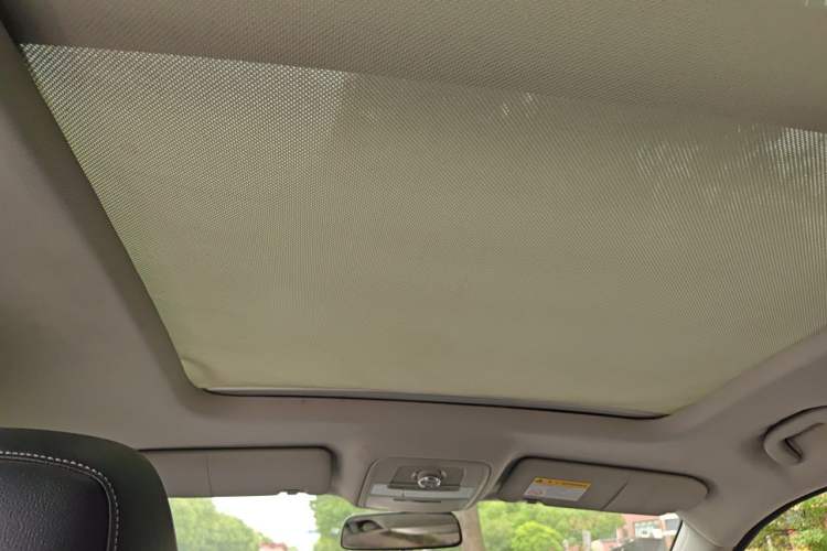 Used Roewe RX5 2016 20T Two-Wheel Drive Automatic Flagship Edition Headliner
