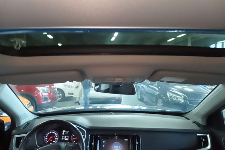 Used Roewe RX5 2016 20T Two-Wheel Drive Automatic Flagship Edition Headliner