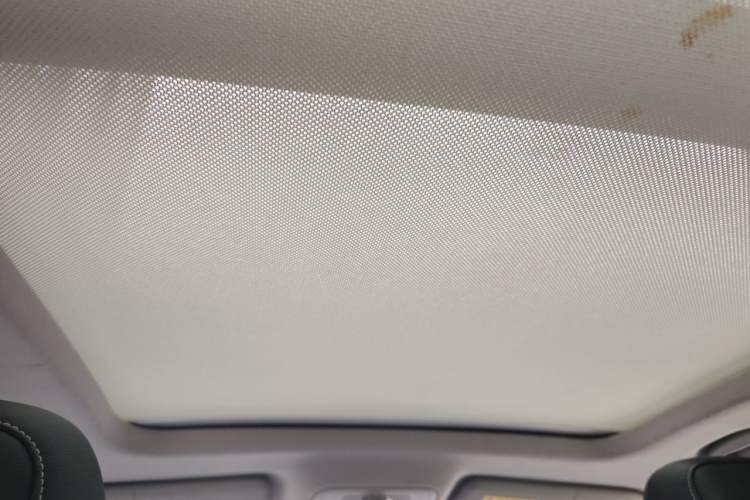 Used Roewe RX5 2016 20T Two-Wheel Drive Automatic Internet Smart Edition Headliner