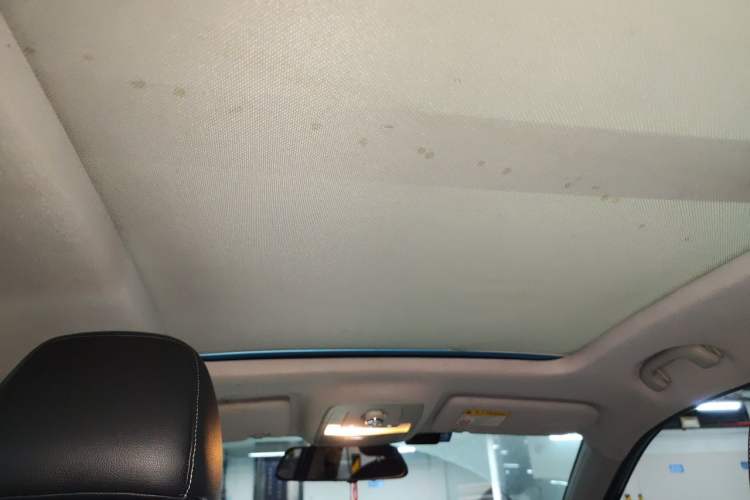 Used Roewe RX5 2016 20T Two-Wheel Drive Automatic Internet Smart Edition Headliner