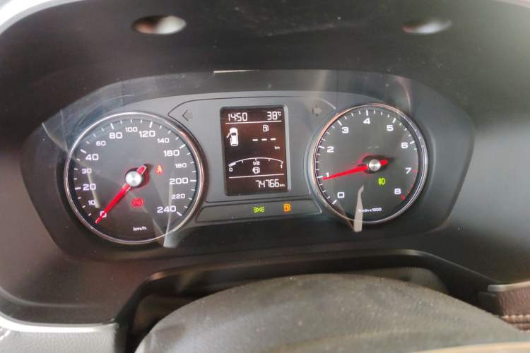Used Roewe RX5 2016 20T Two-Wheel Drive Manual Transmission Internet Smart Edition Instrument Cluster