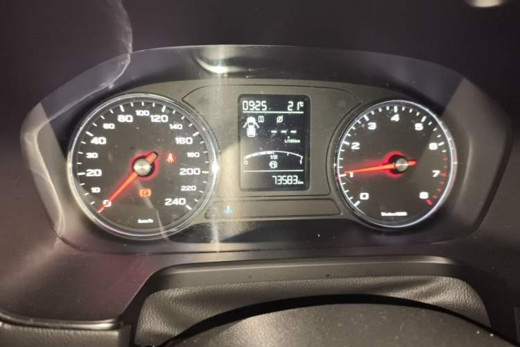 Used Roewe RX5 2016 20T Two-Wheel Drive Manual Transmission Internet Smart Edition Instrument Cluster
