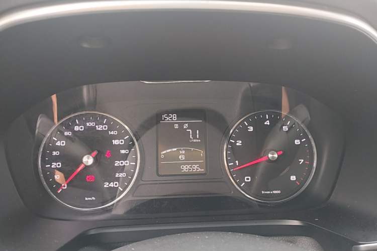 Used Roewe RX5 2016 Revised Version 20T Two-Wheel Drive Manual Transmission Luxury Edition Instrument Cluster