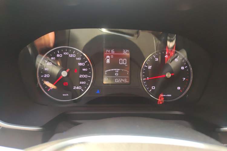 Used Roewe RX5 2016 20T Two-Wheel Drive Automatic Internet Smart Edition Instrument Cluster