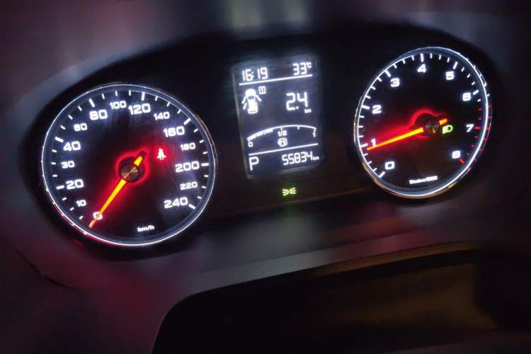 Used Roewe RX5 2016 20T Two-Wheel Drive Automatic Internet Smart Edition Instrument Cluster