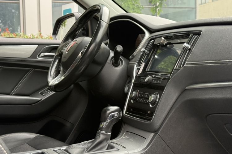 Used Roewe RX5 2016 20T Two-Wheel Drive Automatic Flagship Edition Interior 2
