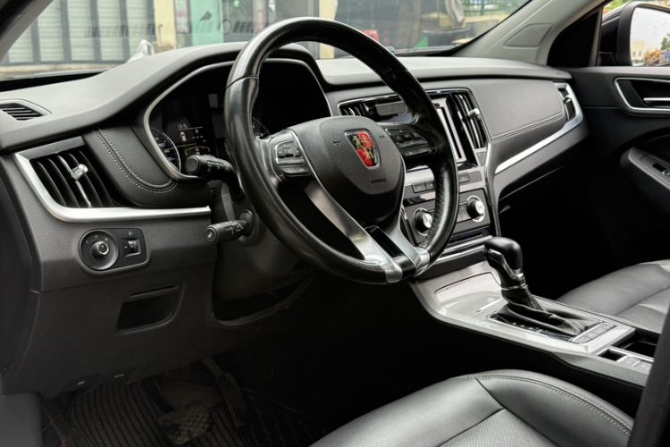 Used Roewe RX5 2016 20T Two-Wheel Drive Automatic Flagship Edition Interior 3
