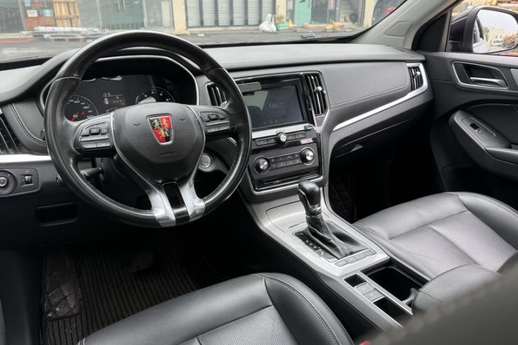 Used Roewe RX5 2016 20T Two-Wheel Drive Automatic Flagship Edition Interior 4