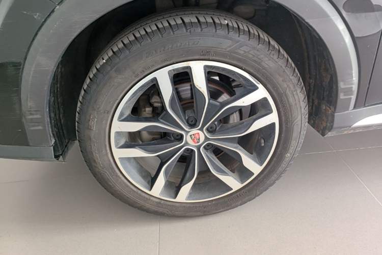Used Roewe RX5 2016 20T Two-Wheel Drive Automatic Internet Smart Edition Left Front Wheel Hub