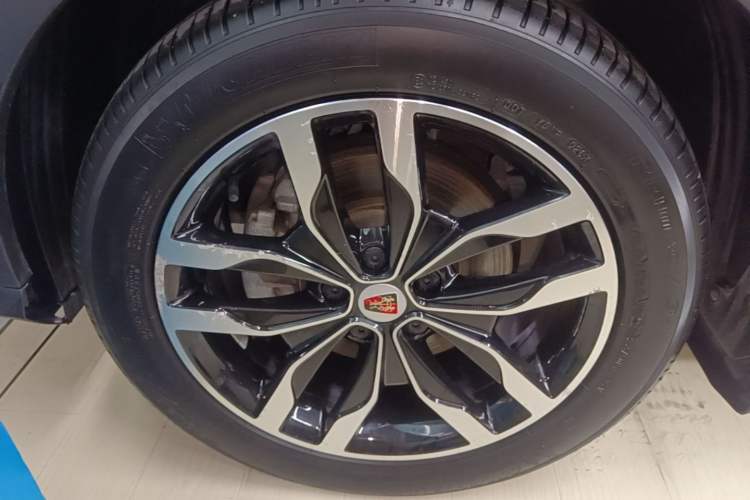 Used Roewe RX5 2016 30T Four-Wheel Drive Automatic Internet Smart Luxury Edition Left Front Wheel Hub