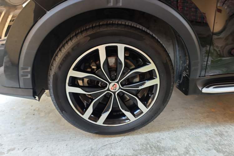 Used Roewe RX5 2016 20T Two-Wheel Drive Automatic Internet Smart Edition Left Front Wheel Hub