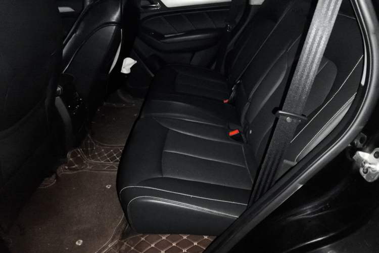 Used Roewe RX5 2016 20T Two-Wheel Drive Manual Transmission Internet Smart Edition Left Rear Seat