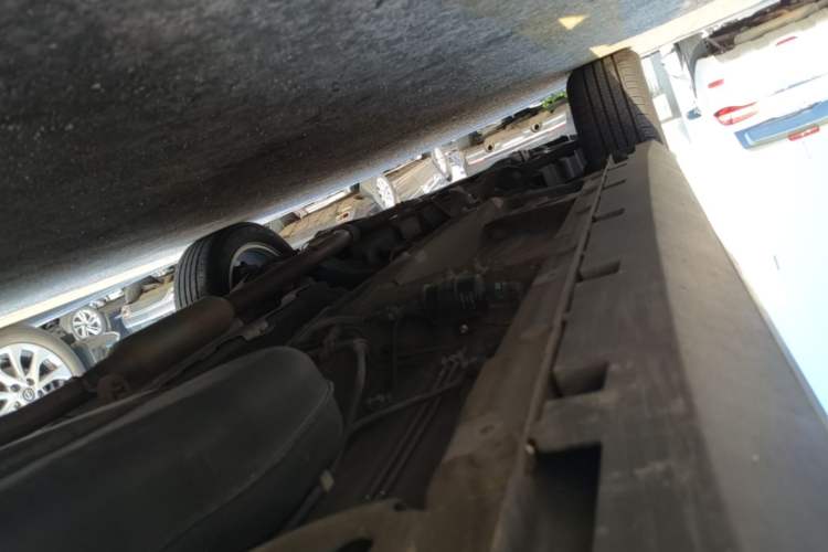 Used Roewe RX5 2016 20T Two-Wheel Drive Automatic Flagship Edition Left Side Sill