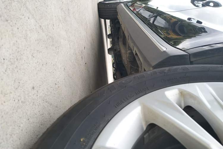 Used Roewe RX5 2016 Revised Version 20T Two-Wheel Drive Manual Transmission Luxury Edition Left Side Sill