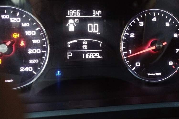 Used Roewe RX5 2016 20T Two-Wheel Drive Automatic Internet Smart Edition Odometer Close Up