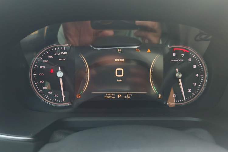Used Roewe RX5 2016 30T Two-Wheel Drive Automatic Internet Smart Edition Odometer Close Up