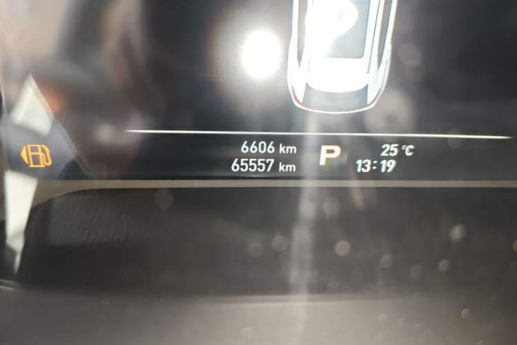 Used Roewe RX5 2016 30T Two-Wheel Drive Automatic Internet Smart Edition Odometer Close Up