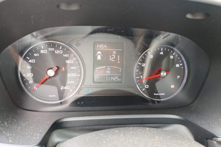 Used Roewe RX5 2016 20T Two-Wheel Drive Automatic Flagship Edition Odometer Close Up