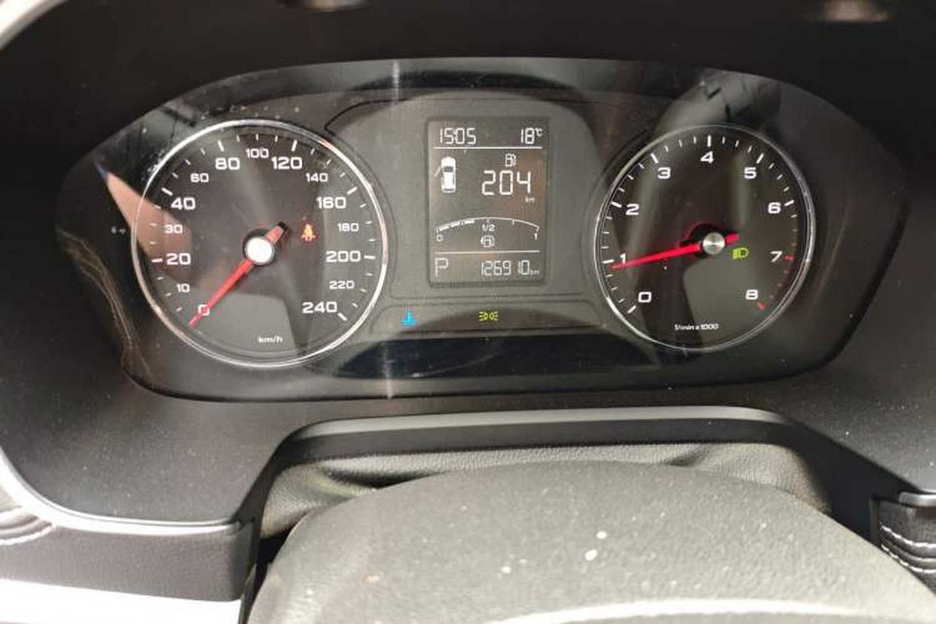 Used Roewe RX5 2016 20T Two-Wheel Drive Automatic Internet Smart Edition Odometer Close Up