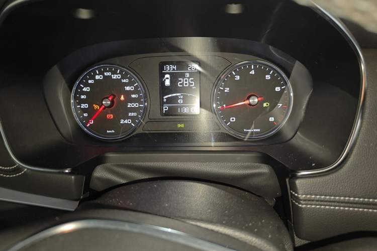 Used Roewe RX5 2016 20T Two-Wheel Drive Automatic Internet Smart Edition Odometer Close Up