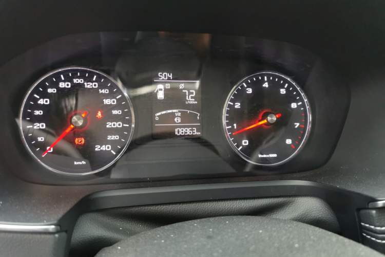 Used Roewe RX5 2016 20T Two-Wheel Drive Manual Flagship Edition Odometer Close Up