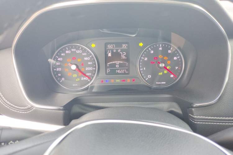 Used Roewe RX5 2016 20T Two-Wheel Drive Automatic Internet Smart Edition Odometer Close Up