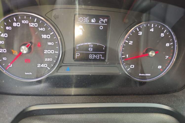 Used Roewe RX5 2016 20T Two-Wheel Drive Automatic Internet Smart Edition Odometer Close Up