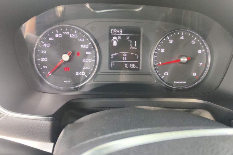 Used Roewe RX5 2016 20T Two-Wheel Drive Automatic Flagship Edition Odometer Close Up