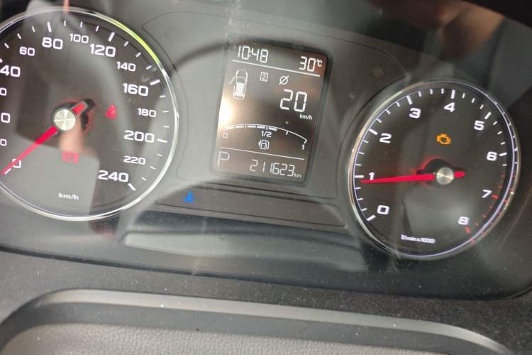 Used Roewe RX5 2016 20T Two-Wheel Drive Automatic Internet Smart Edition Odometer Close Up