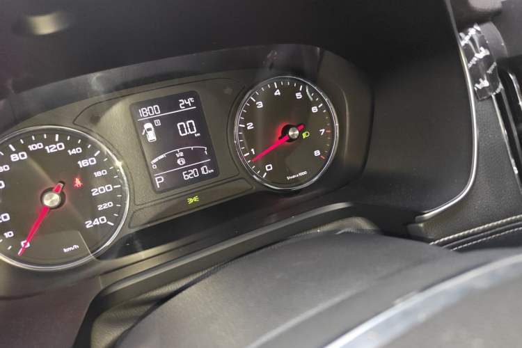 Used Roewe RX5 2016 20T Two-Wheel Drive Automatic Internet Smart Edition Odometer Close Up