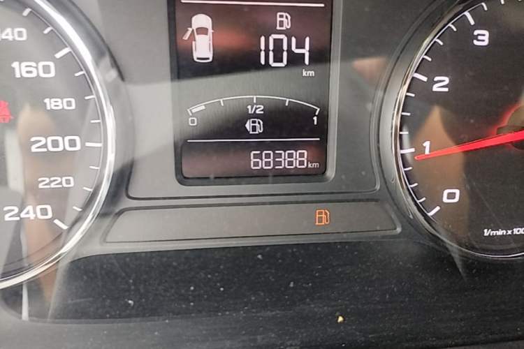 Used Roewe RX5 2016 20T Two-Wheel Drive Manual Flagship Edition Odometer Close Up
