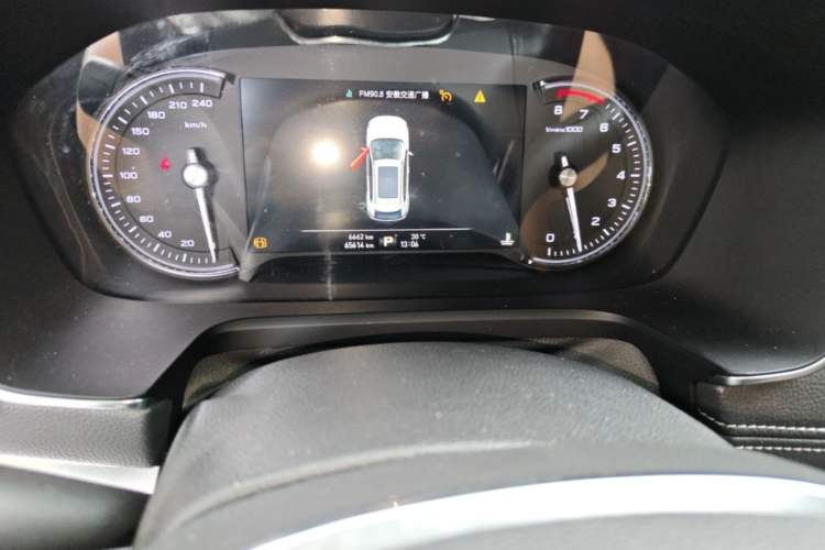 Used Roewe RX5 2016 30T Two-Wheel Drive Automatic Internet Smart Edition Odometer Close Up