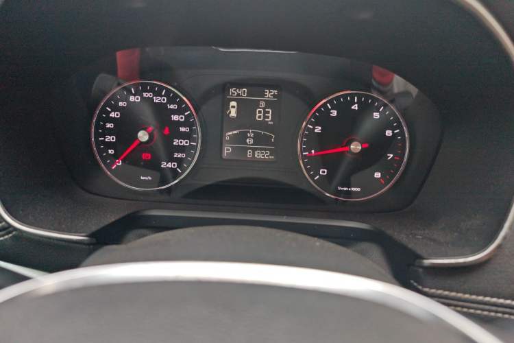 Used Roewe RX5 2016 20T Two-Wheel Drive Automatic Internet Smart Edition Odometer Close Up