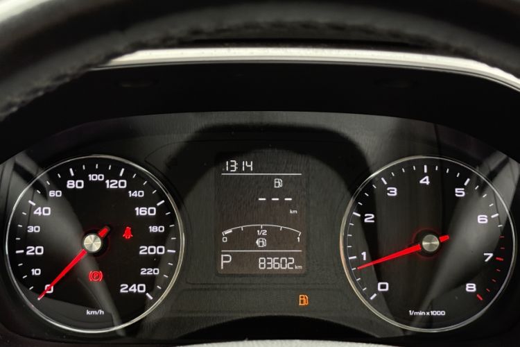Used Roewe RX5 2016 20T Two-Wheel Drive Automatic Flagship Edition Odometer Close Up