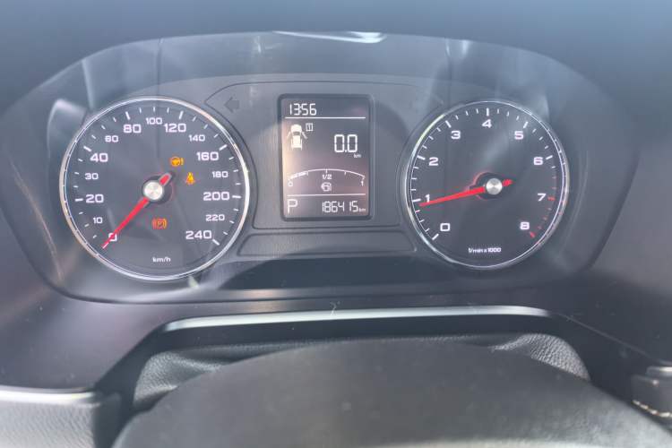 Used Roewe RX5 2016 20T Two-Wheel Drive Automatic Flagship Edition Odometer Close Up