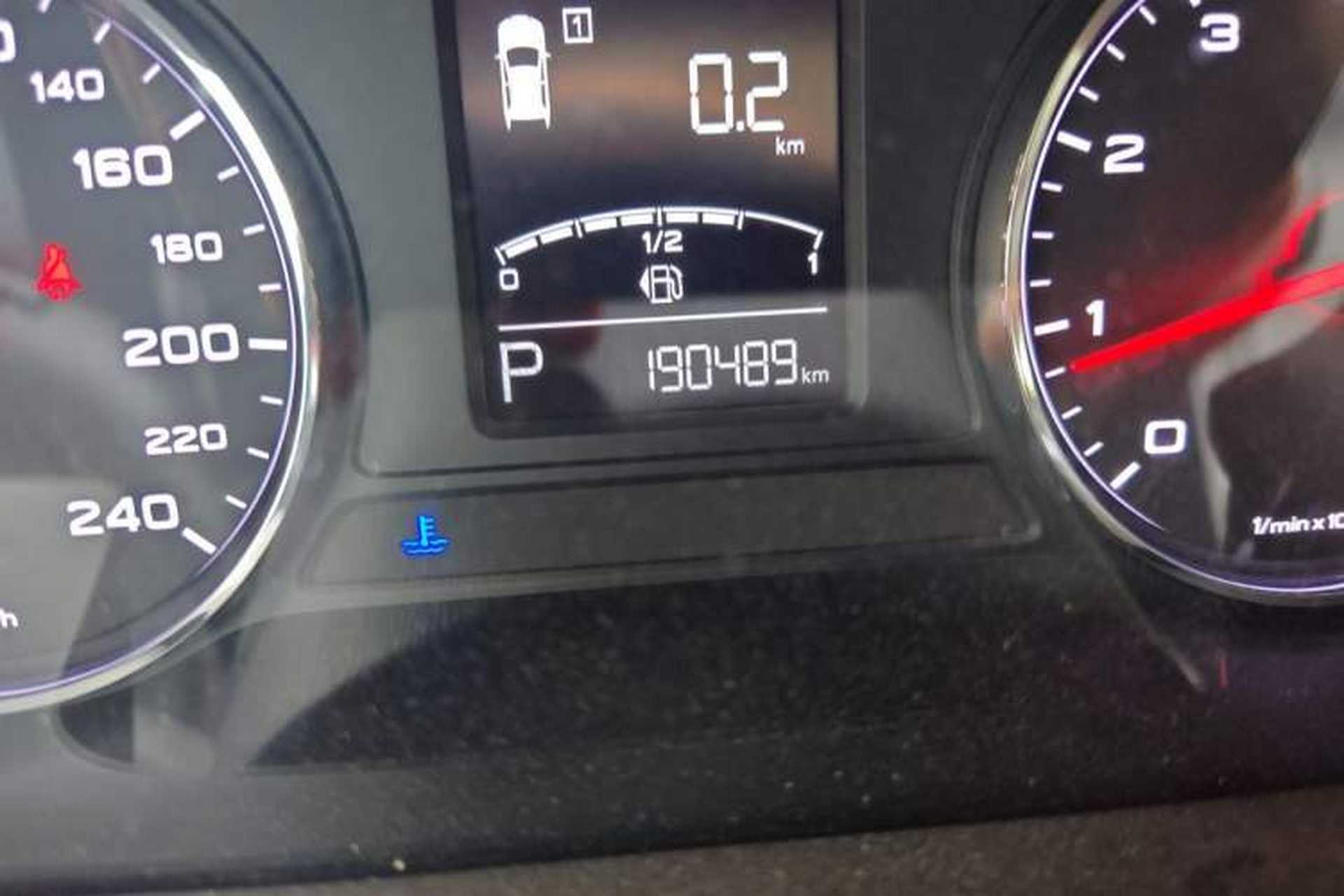 Used Roewe RX5 2016 20T Two-Wheel Drive Automatic Internet Smart Edition Odometer Close Up