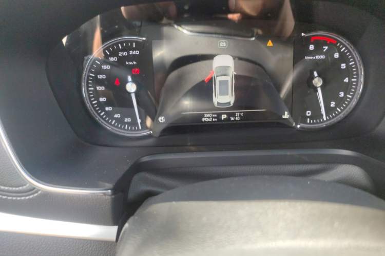 Used Roewe RX5 2016 30T Two-Wheel Drive Automatic Internet Smart Edition Odometer Close Up