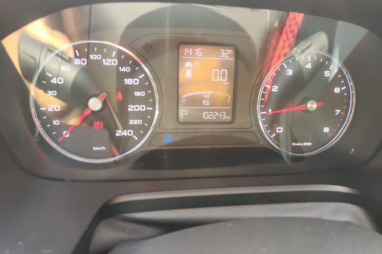 Used Roewe RX5 2016 20T Two-Wheel Drive Automatic Internet Smart Edition Odometer Close Up