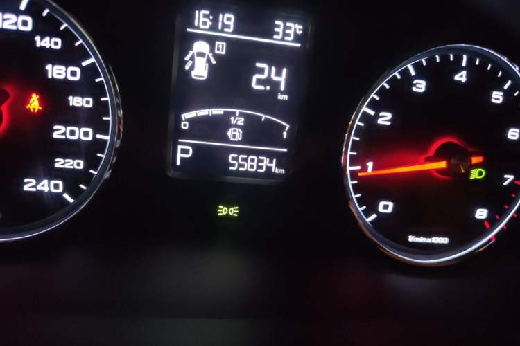 Used Roewe RX5 2016 20T Two-Wheel Drive Automatic Internet Smart Edition Odometer Close Up