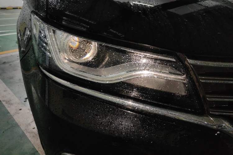 Used Roewe RX5 2016 20T Two-Wheel Drive Automatic Internet Smart Edition Right Front Headlight