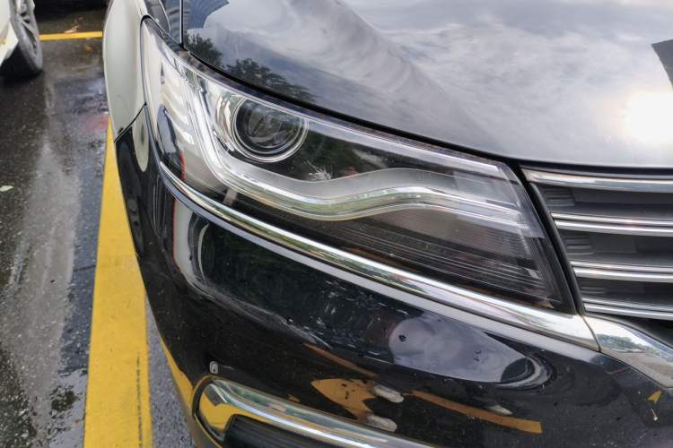 Used Roewe RX5 2016 20T Two-Wheel Drive Automatic Flagship Edition Right Front Headlight