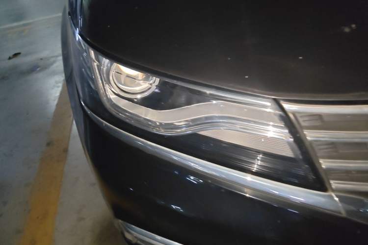 Used Roewe RX5 2016 30T Two-Wheel Drive Automatic Internet Smart Edition Right Front Headlight
