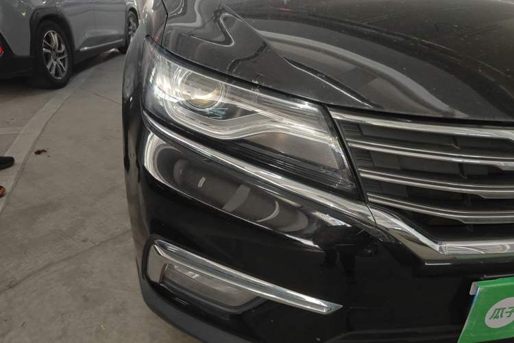 Used Roewe RX5 2016 20T Two-Wheel Drive Automatic Internet Smart Edition Right Front Headlight
