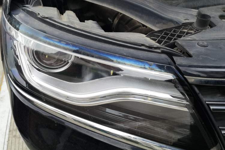 Used Roewe RX5 2016 20T Two-Wheel Drive Automatic Flagship Edition Right Front Headlight