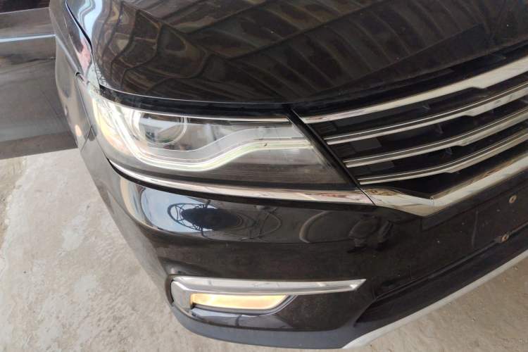 Used Roewe RX5 2016 20T Two-Wheel Drive Manual Transmission Internet Smart Edition Right Front Headlight