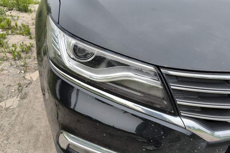 Used Roewe RX5 2016 20T Two-Wheel Drive Automatic Internet Smart Edition Right Front Headlight